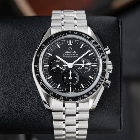 omega speedmaster moonwatch strap size.